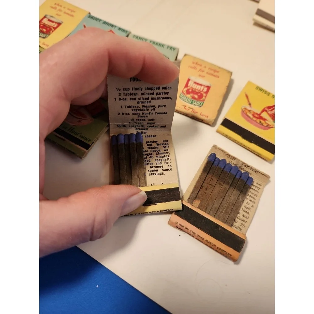 10X VINTAGE MATCHBOOK -‎ HUNTS TOMATO SAUCE - SAUCY SHORT RIBS RECIPE see pic